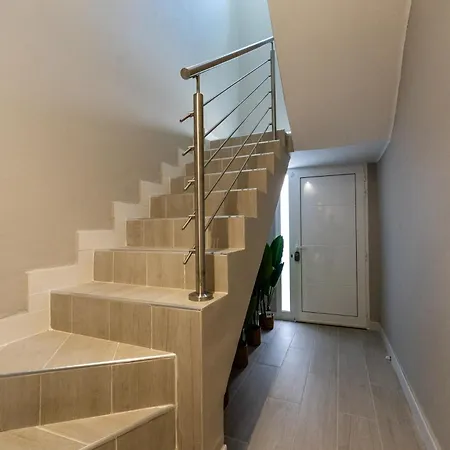 House Near The With Rooftop And Bbq