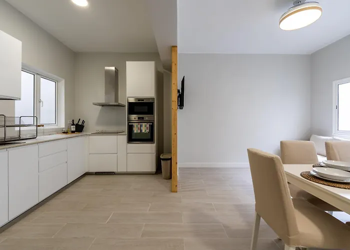 House Near The With Rooftop And Bbq