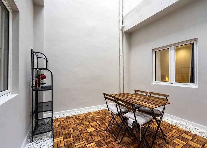 House Near The With Rooftop And Bbq